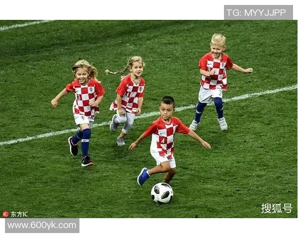 克罗地亚足球明星与孩子们的温馨时刻与梦想启航 克罗地亚足球明星与孩子们的温馨时刻与梦想启航