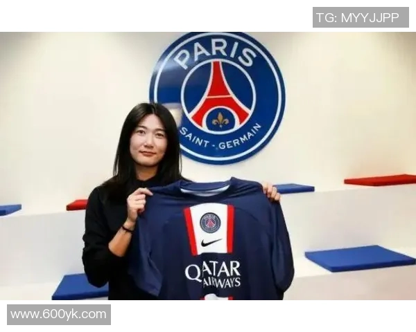 江疏影与足球明星的偶遇瞬间引发热议粉丝们纷纷围观分享精彩时刻